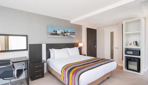 Premium King Room with City View