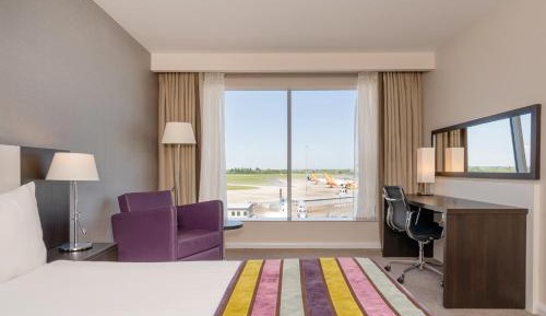 Premium King Room with Airport View