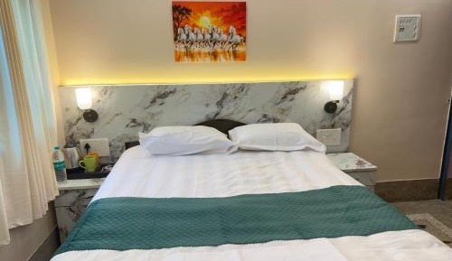 Deluxe Room (2 Adults + 1 Child)