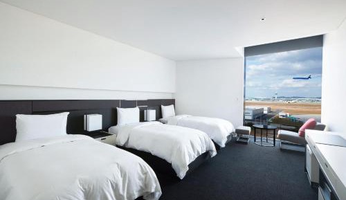 Superior Triple Room with Airport View