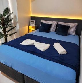 One-Bedroom Loft Apartment with One Queen Bed