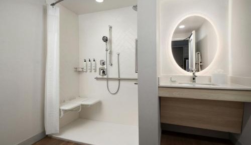 Studio Suite with Two Queen Beds and Roll-In Shower - Mobility Accessible
