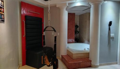 Queen Suite with Spa Bath