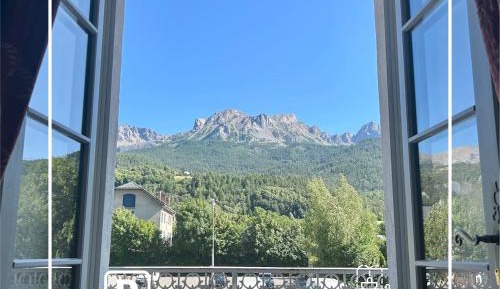 Studio with Mountain View