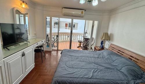Studio with Balcony