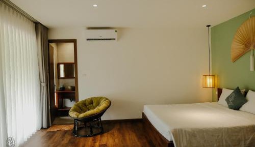 Deluxe Double Room (2 Adults + 1 Child)