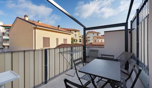 Superior One-Bedroom Apartment with Balcony