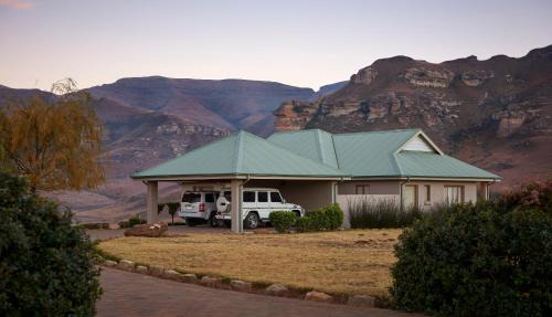 Three-Bedroom Holiday Home with Mountain View