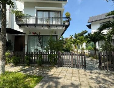Villa with Garden View
