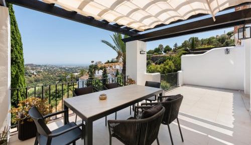 Three-Bedroom Superior Apartment