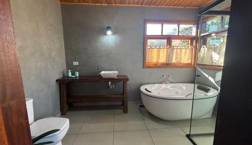 Queen Suite with Spa Bath