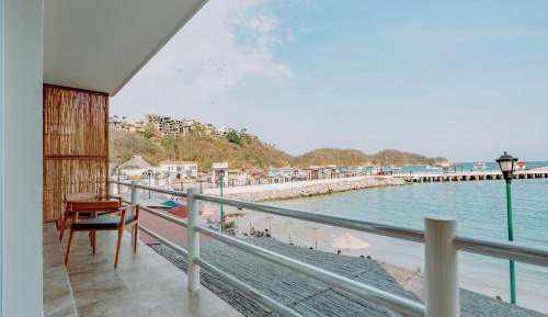 One-Bedroom Apartment with Sea View and Balcony