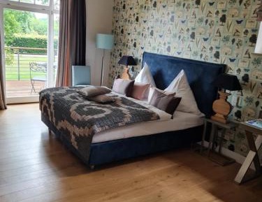 Queen Room with Garden View