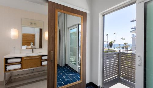 Large King Studio Suite with Ocean View