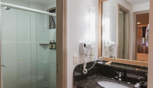 Luxo Twin - 2 Camas Solteiro e 1 Sofá Cama, com sacada