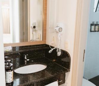 Standard Casal - 1 Cama Queen e 1 Sofá Cama, com sacada