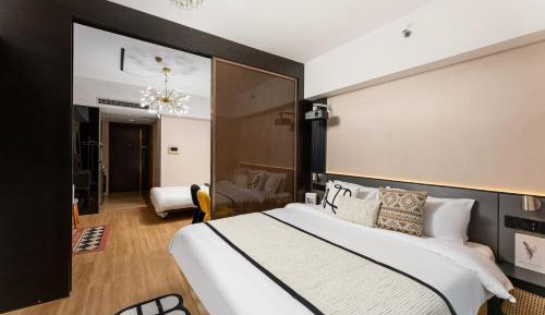 Twin Room with View