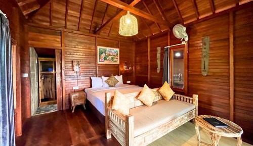 Wooden Villa with Mountain View