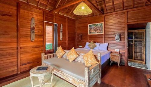 Wooden Suite with Mountain View