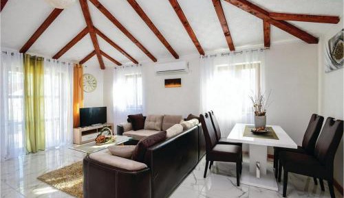 Seven-Bedroom Holiday Home