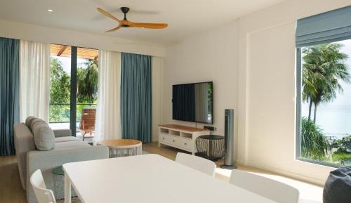 Deluxe Suite with Sea View