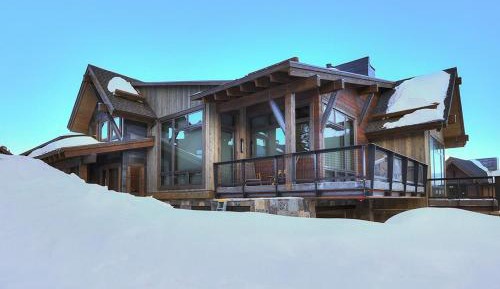 Four-Bedroom Holiday Home