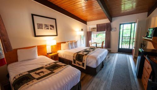 Deluxe Queen Room