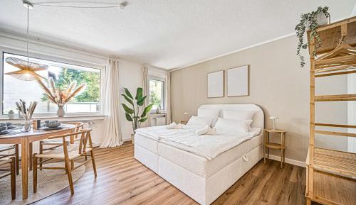 Two-Bedroom Deluxe Apartment with Balcony