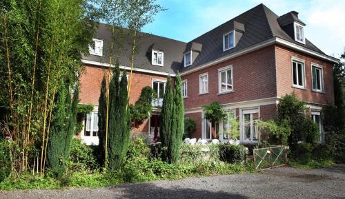 Ten-Bedroom Holiday Home