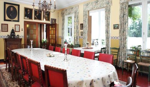 Ten-Bedroom Holiday Home