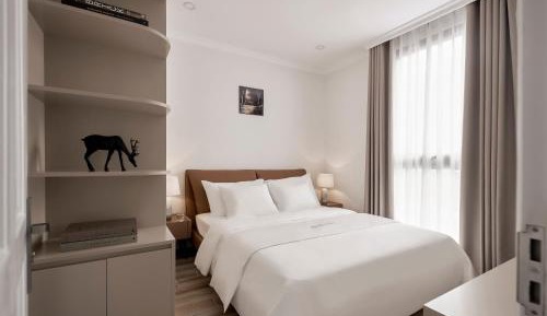 One-Bedroom Apartment with Balcony