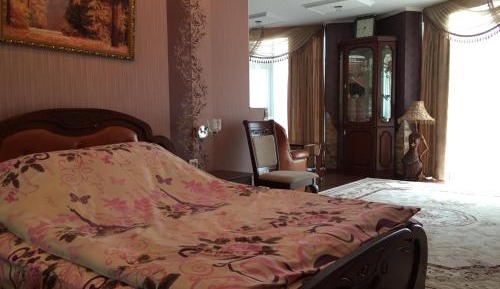 Suite with Pool View