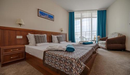 Double or Twin Room with Partial Sea View