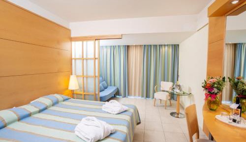 Double or Twin Room with Sea View