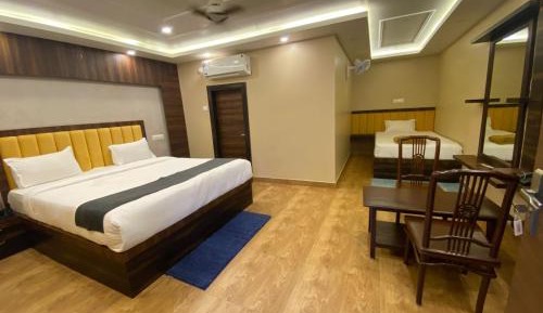 Suite with Pool View