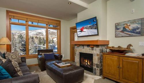 Apartment with Mountain View
