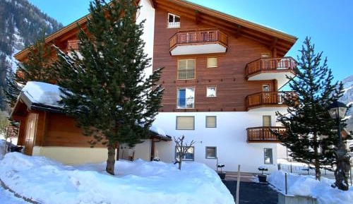 Three-Bedroom Apartment with Balcony