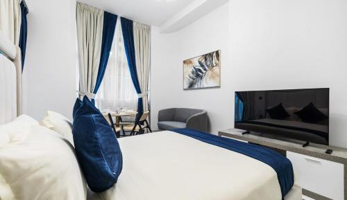 Studio Apartment with Queen Bed