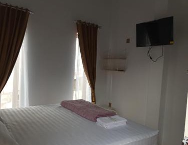 Deluxe Room (2 Adults + 1 Child)