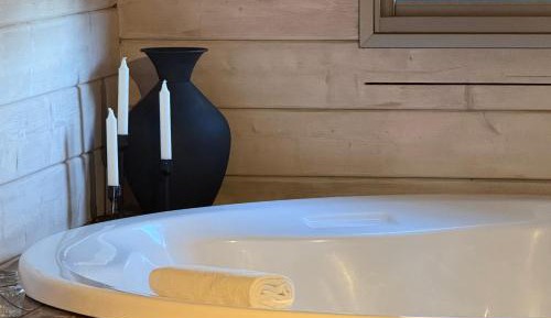 Queen Suite with Spa Bath