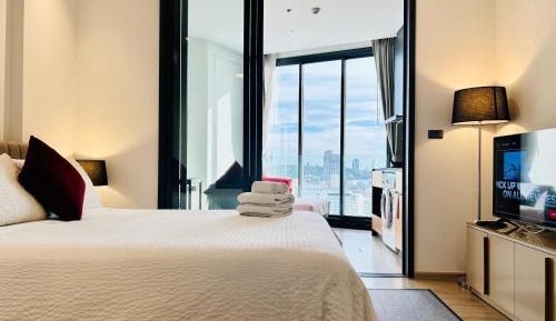 Deluxe One-Bedroom Apartment with Ocean View