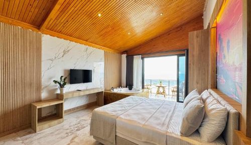 Queen Room with Spa Bath