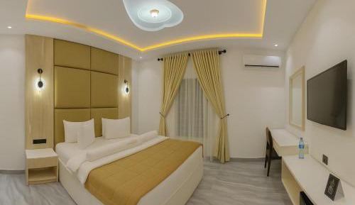 Room #1383118403