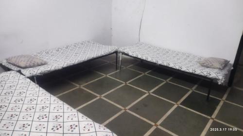 Single Bed in Male Dormitory Room with Shared Bathroom