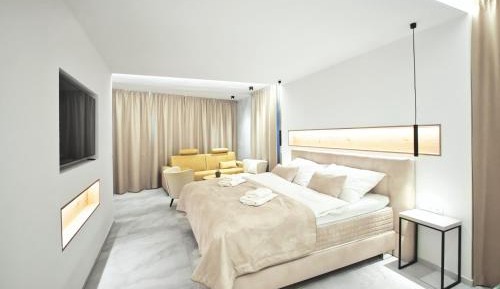One-Bedroom Apartment with City View