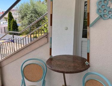 Apartment with Garden View