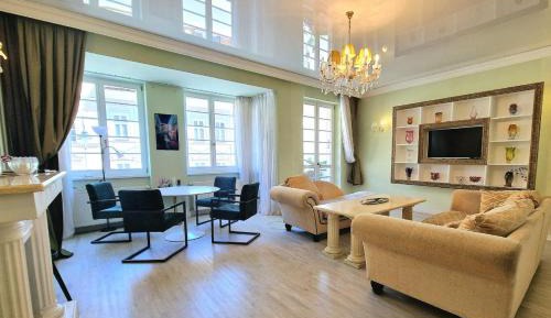 One-Bedroom Apartment with Balcony
