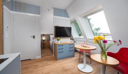 Deluxe Queen Suite