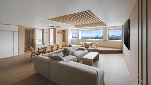 Deluxe Family Suite
