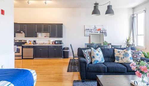 Deluxe Queen Suite
